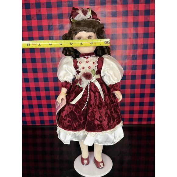 Vintage Porcelain Doll 1995 Sophia on Stand - Picture 13 of 13